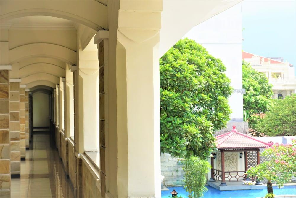 Hotel Pelangi Malang, Kayutangan Heritage Exterior photo